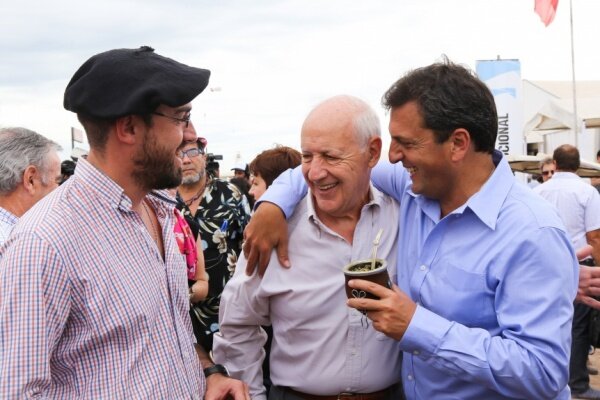 Massa le llev� su campa�a al campo y habl� de l�mites