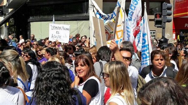Docentes, judiciales, estatales y m�dicos marchan en La Plata
