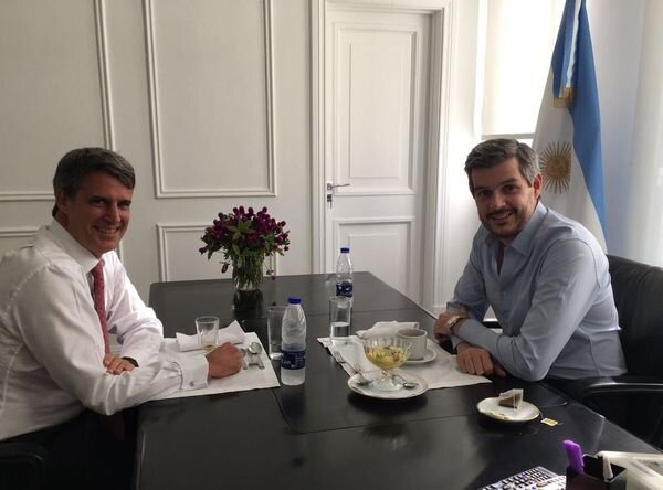 Prat-Gay almorz� con Pe�a en medio de los rumores que lo mencionan como embajador en los EEUU