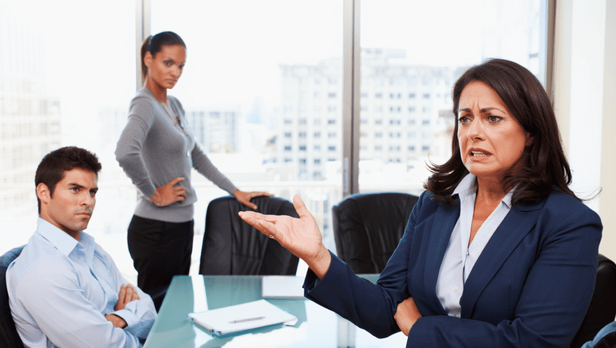 Los 12 hábitos de comunicación que deterioran el ambiente laboral y cómo corregirlos