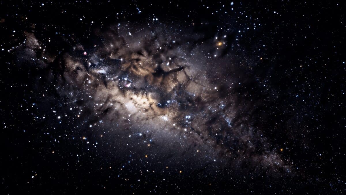 Capturó 60 millones de estrellas en un día. Así es la imagen más detallada del corazón de la Vía Láctea