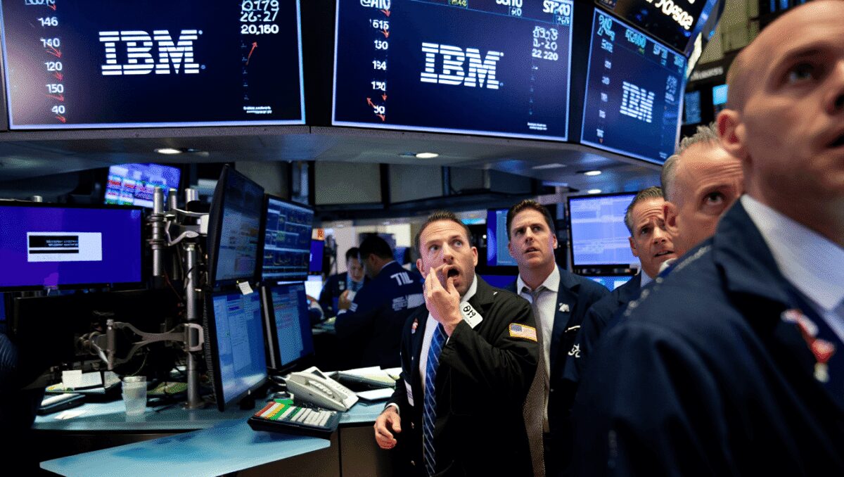Las acciones de IBM se desplomaron más de 25% en un día de locos en Wall Street