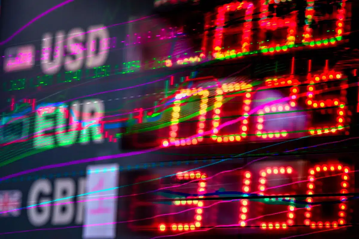 Gráfico comparativo de cotizaciones de dólar tarjeta y dólar blue