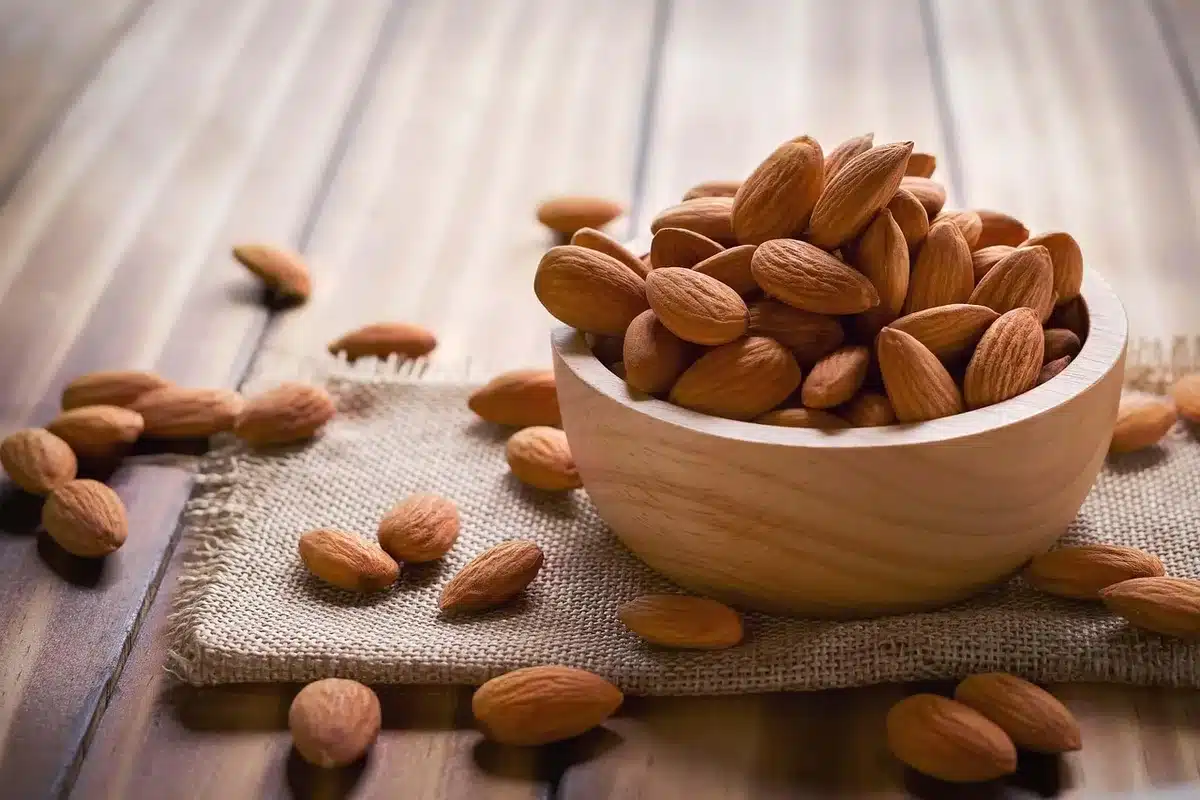 Bol de avena con nueces y semillas rico en fibra